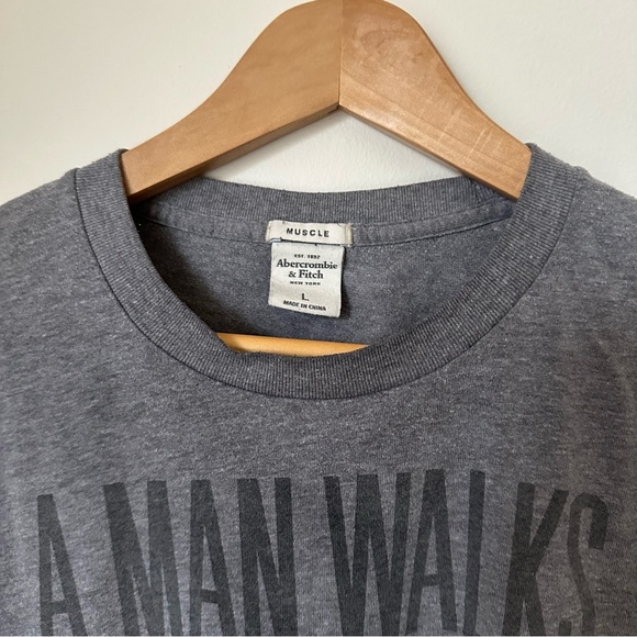 Free w purchase ✨ “A MAN WALKS INTO A BAR” Grey Graphic Tee - Picture 2 of 3